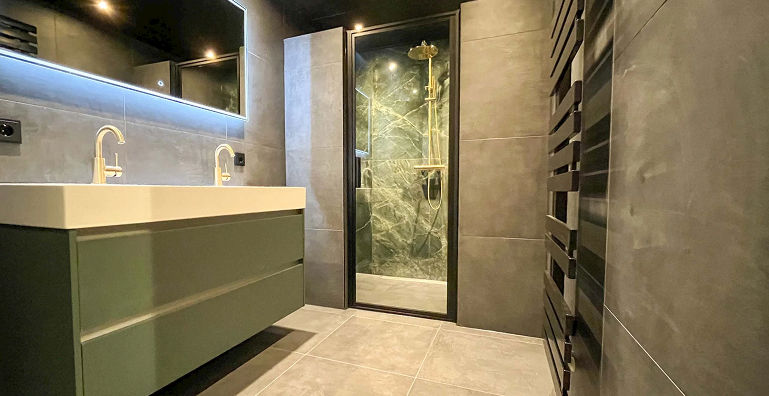 Marmerlook badkamer (header)