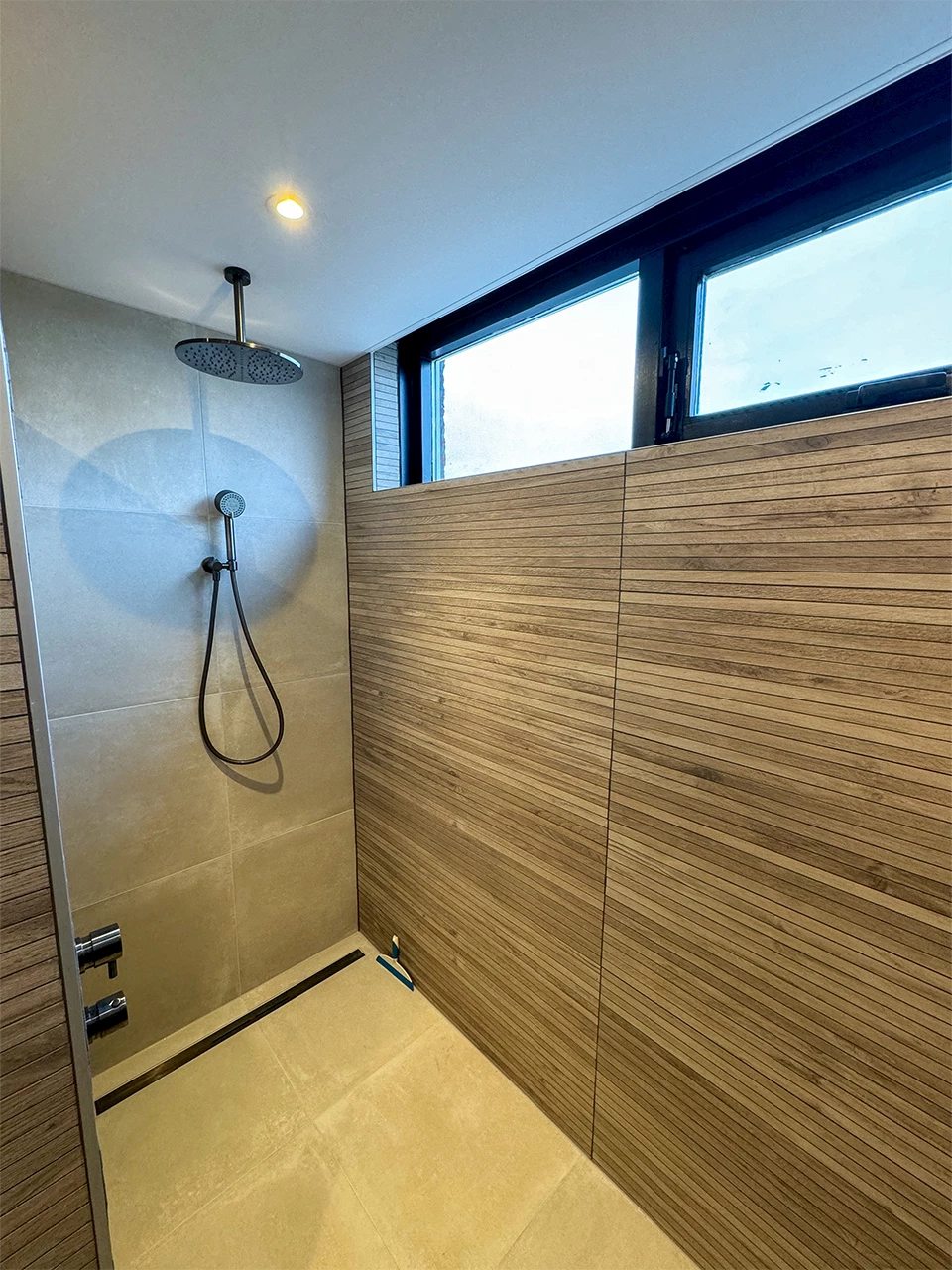 Ruime inloopdouche badkamer