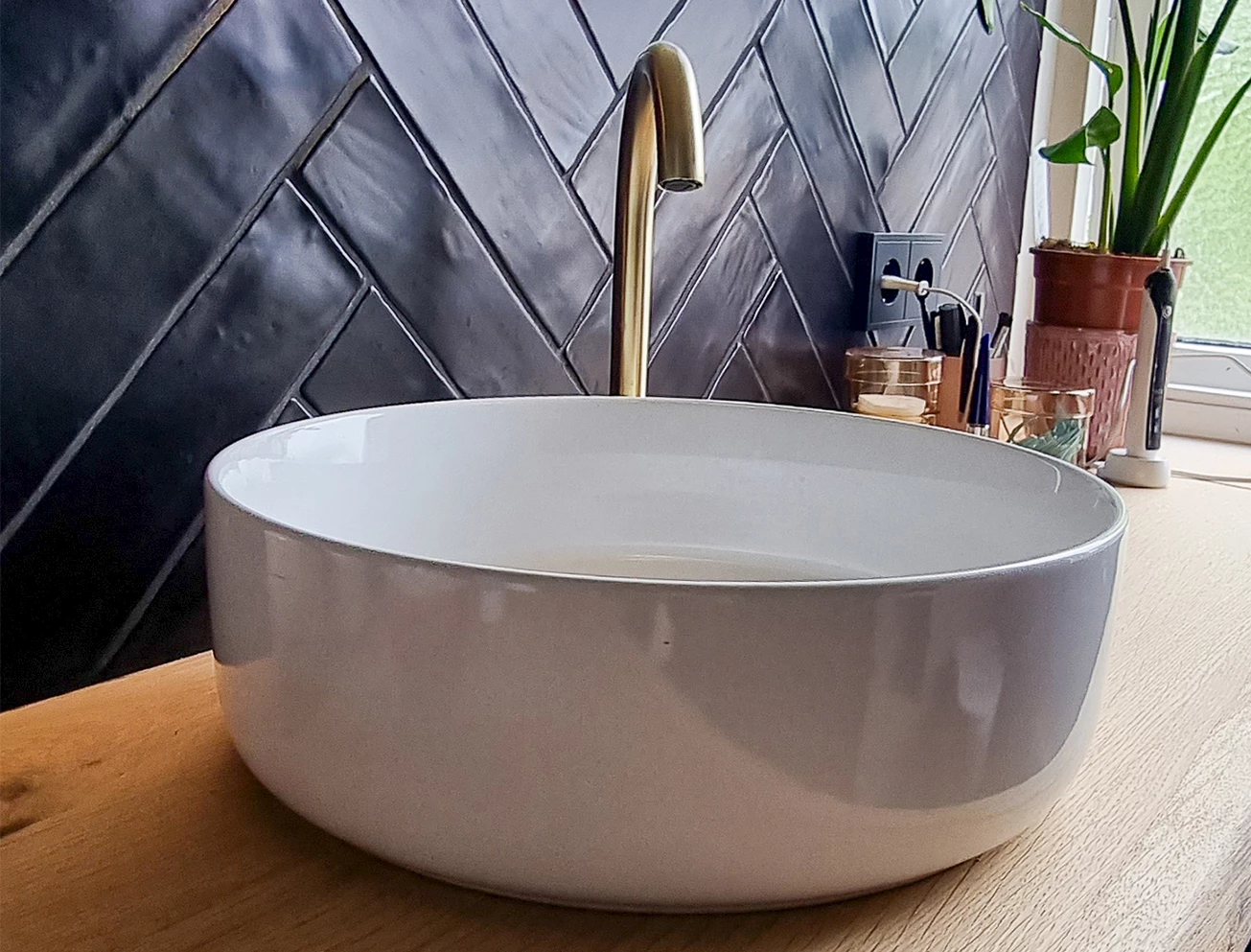 Moderne marmerlook badkamer familie Stam