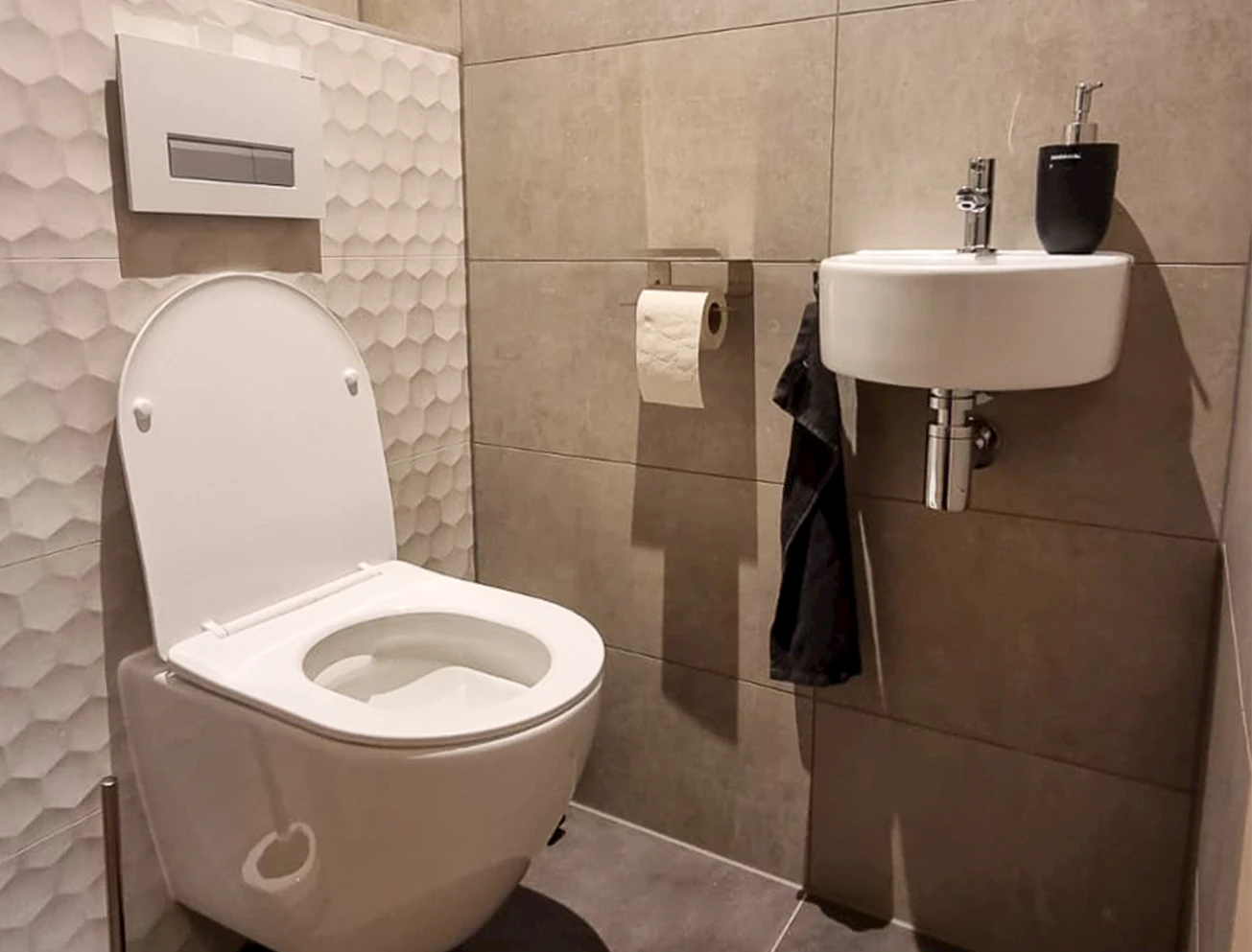 3D-tegels toiletruimte