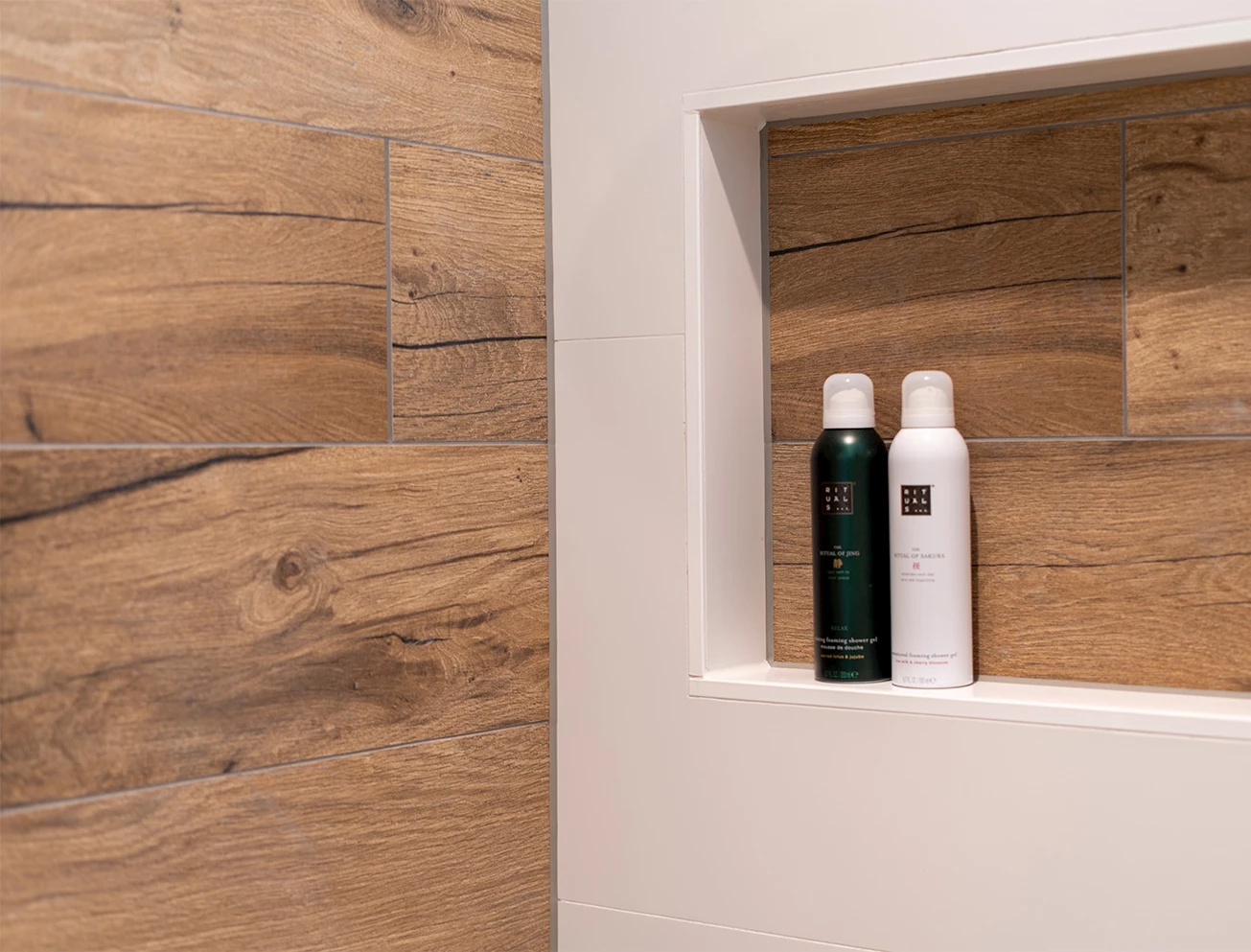 Verwijderen kalkaanslag tegels