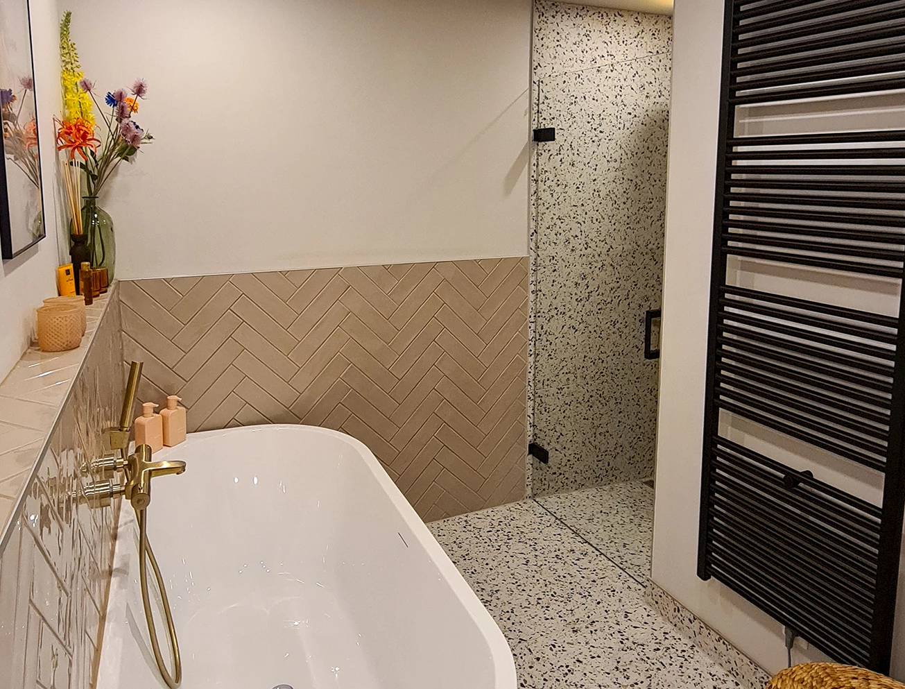 Retro badkamer met terrazzotegels