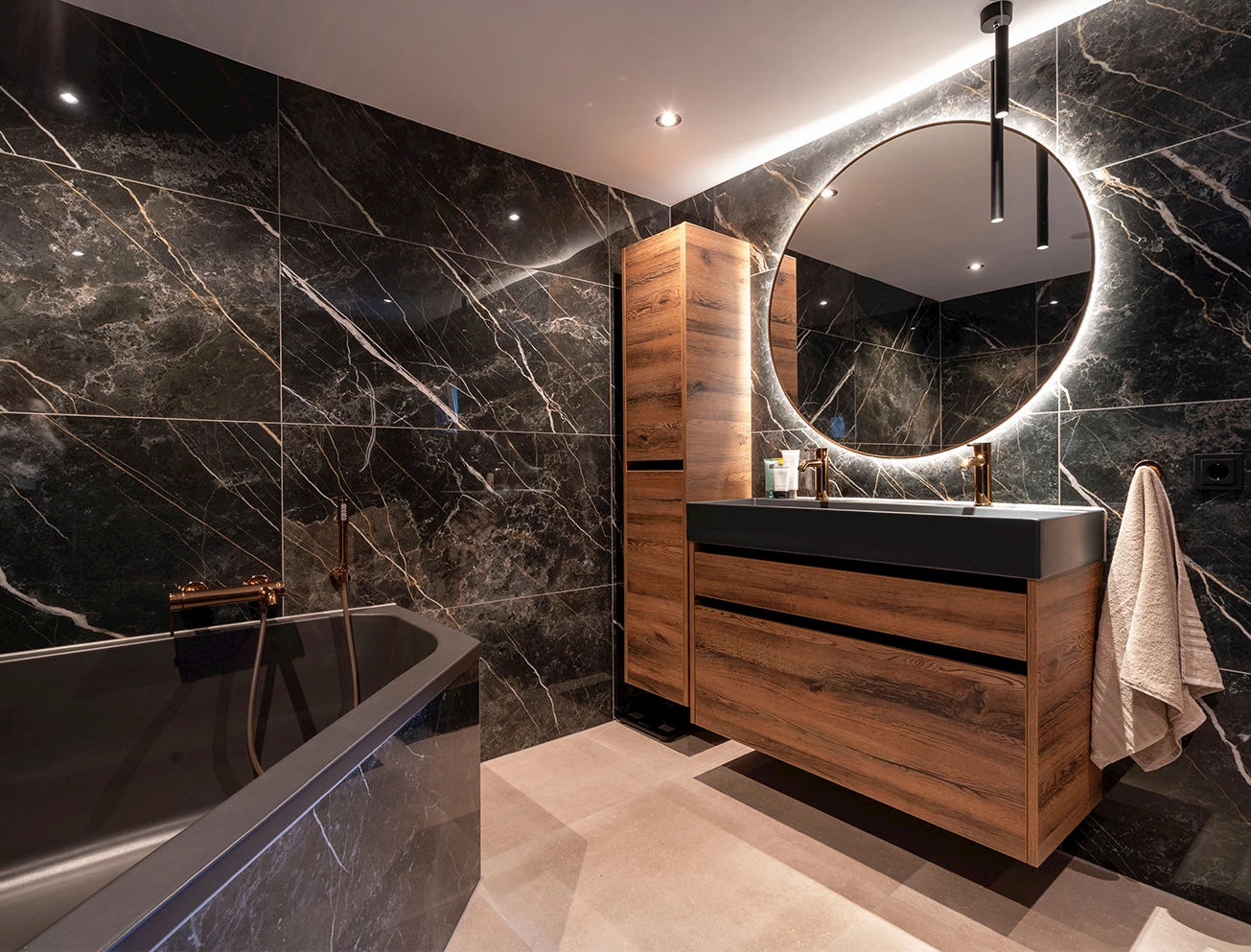 Hotel chique badkamer en toiletruimte familie Ziel