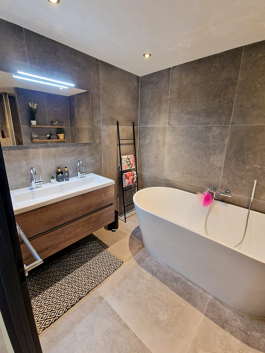 Betonlook badkamer familie van den Heiligenberg