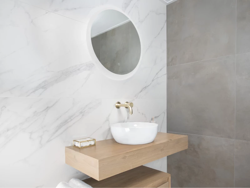 Marmer in de badkamer