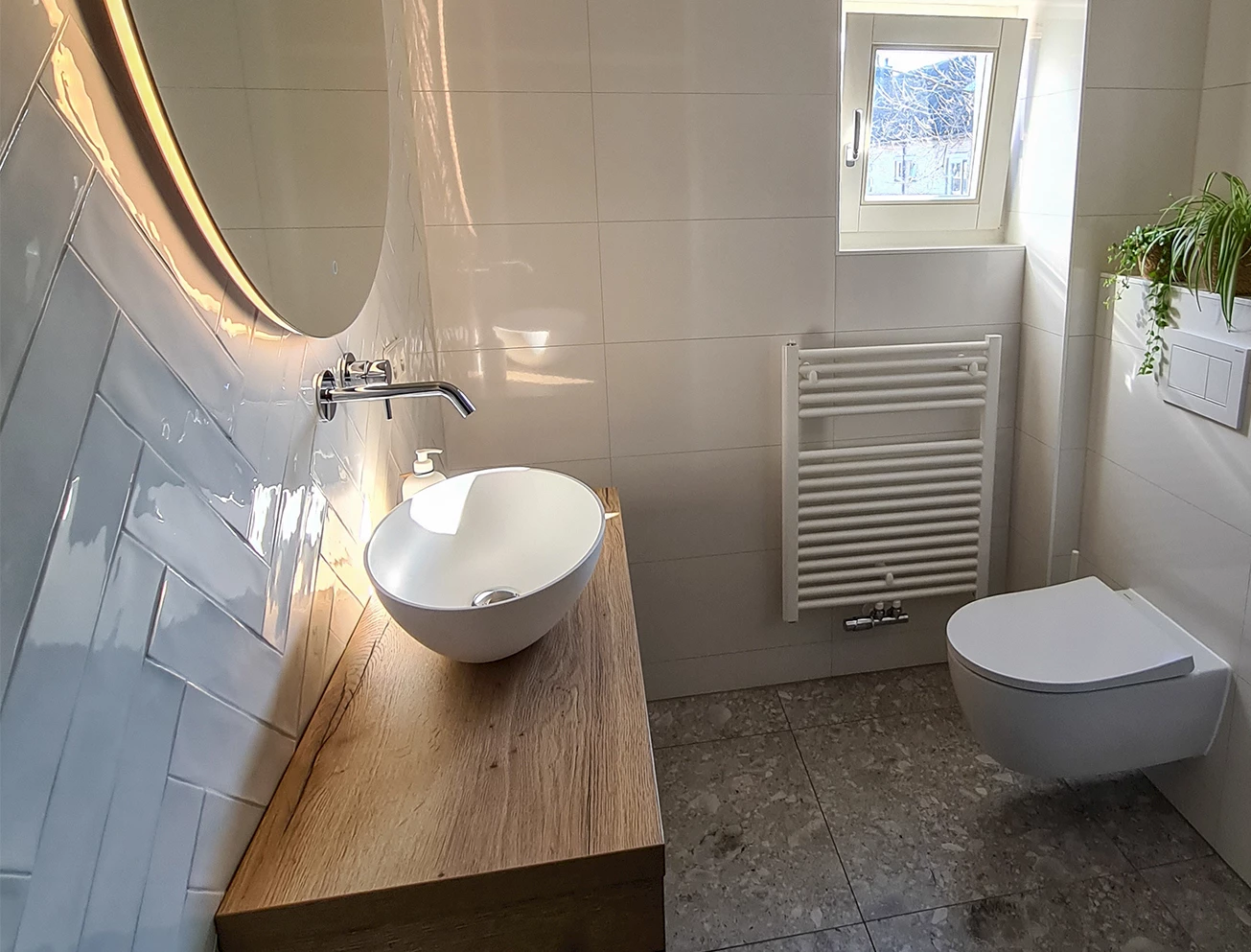 Prachtige lichte badkamer bij de familie Ruijters