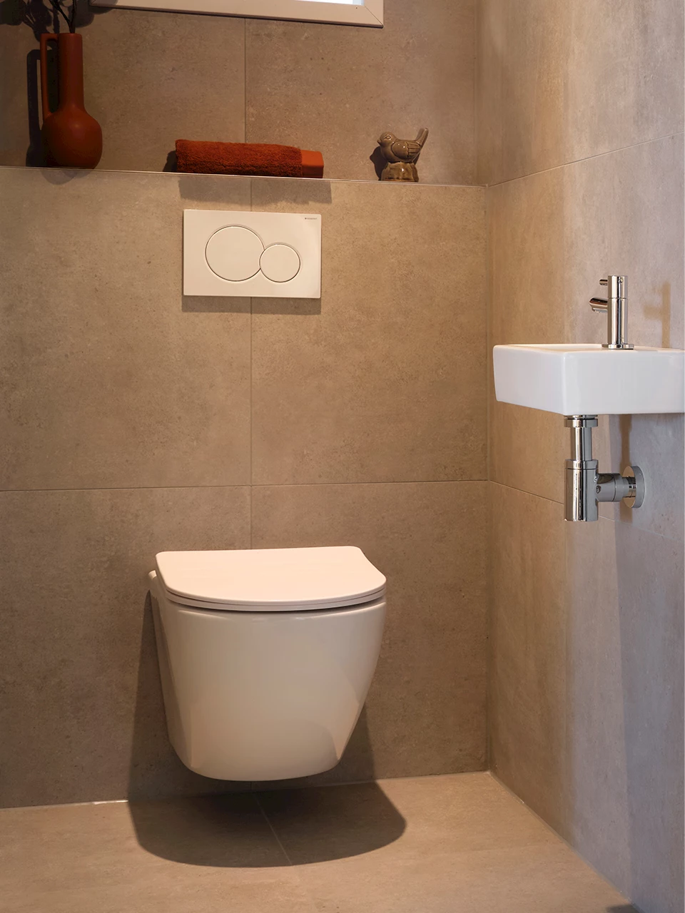 Lichtbruine toiletruimte