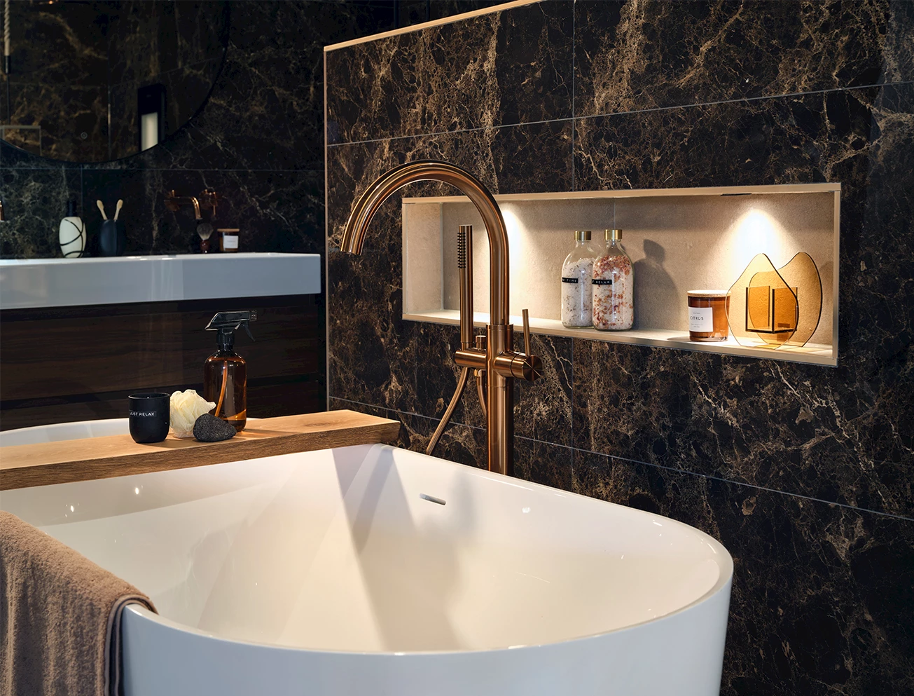 Badkraan marmerlook badkamer