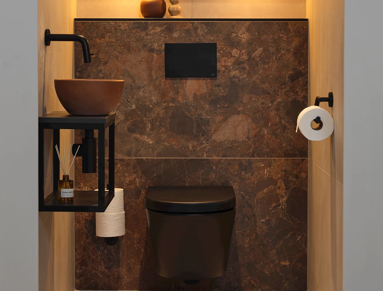 Mat zwarte toilet accessoires