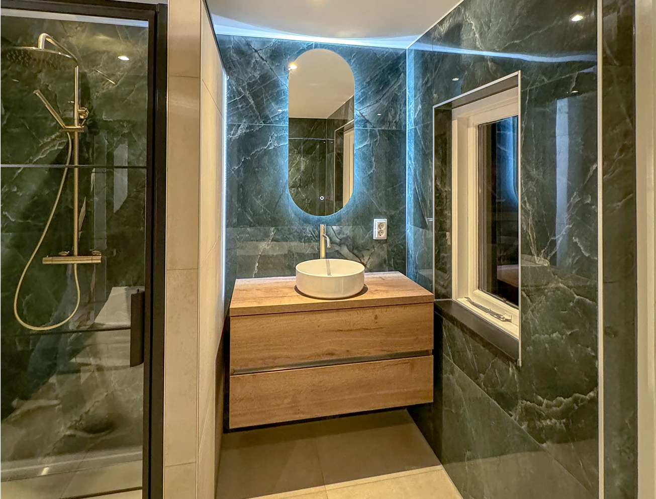 Badmeubelset ovale spiegel