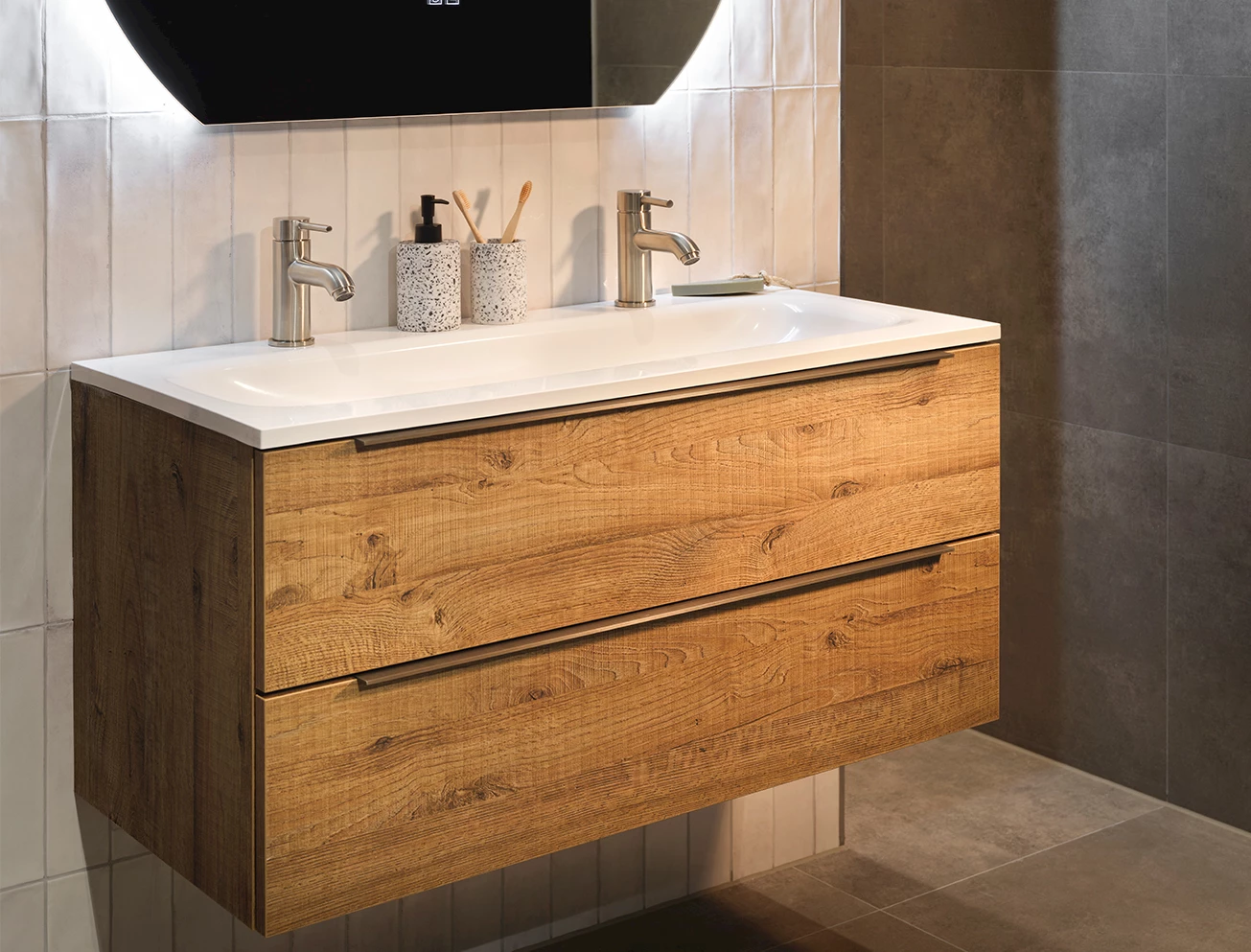 Witte dunne wastafel