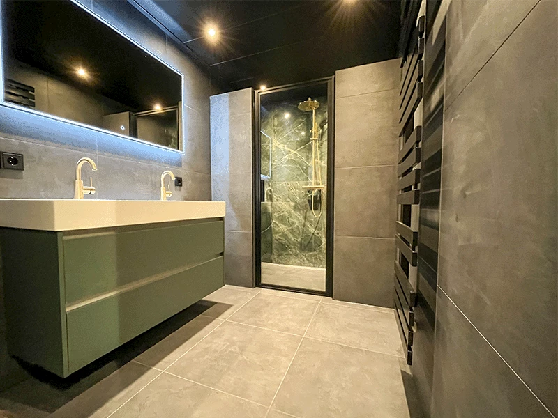 Mat zwarte douchedeur