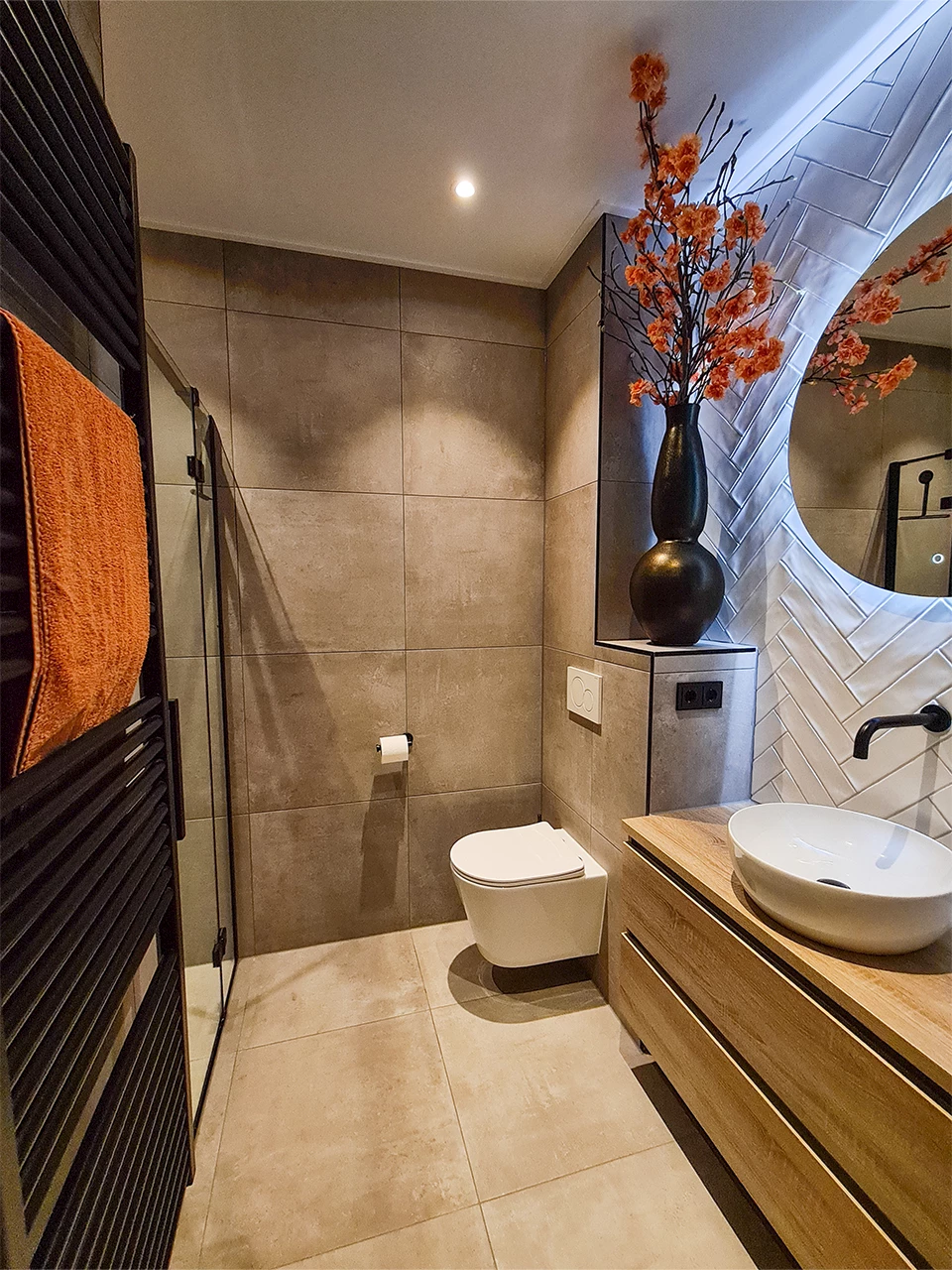 Visgraattegels badkamer