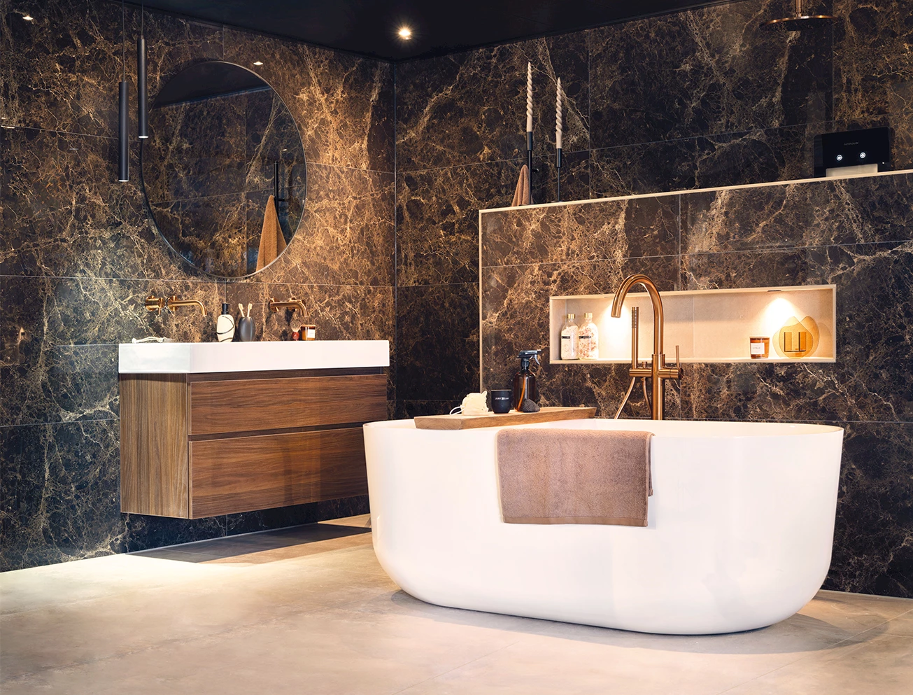 Vrijstaand bad hotel chique badkamer