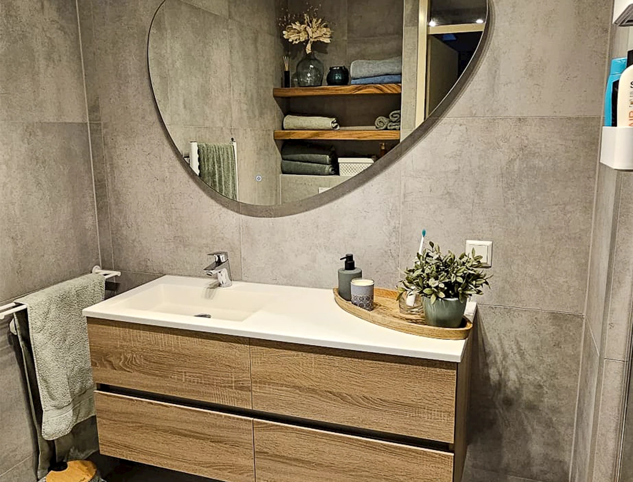 Landelijke betonlook badkamer familie Woudstra