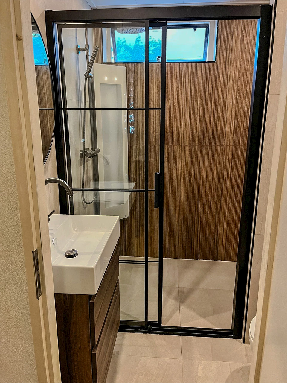 Warme stijlvolle badkamer familie Massa