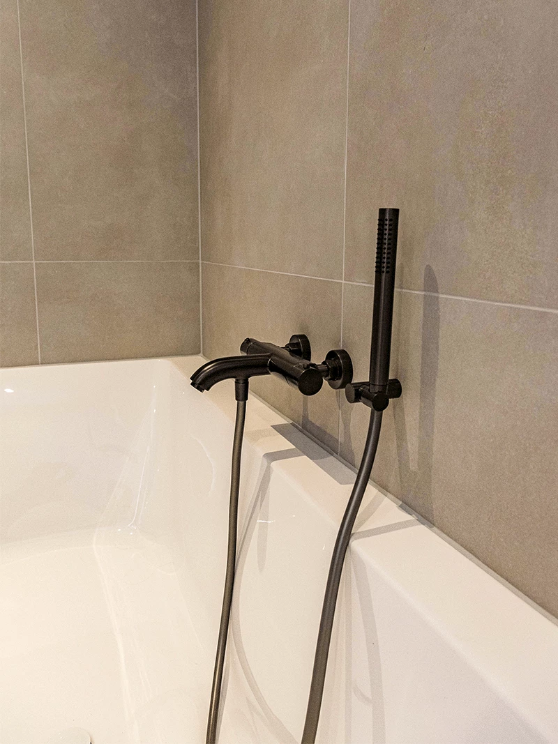 Gun metal kranen badkamer