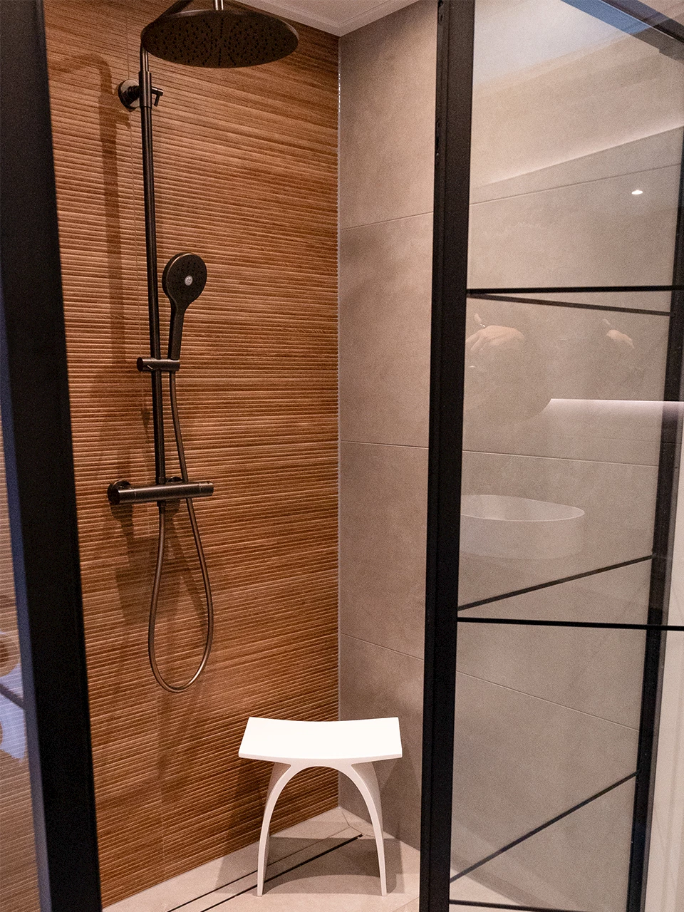 Houtlook tegels doucheruimte