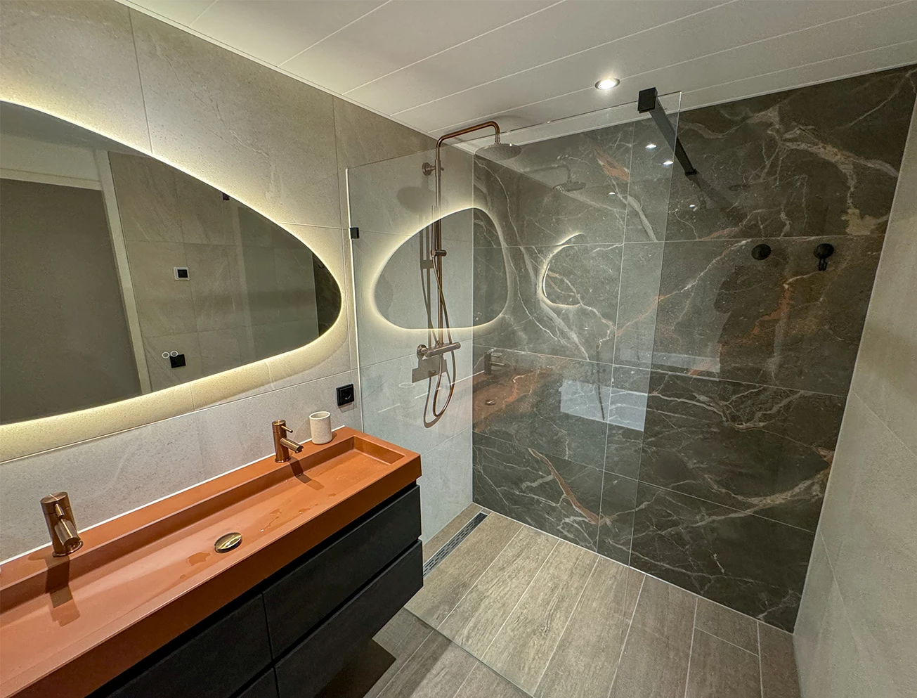 Unieke badkamer en toiletruimte familie Klein