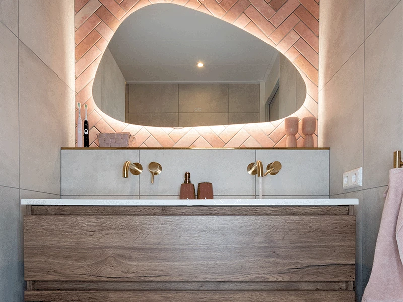 Roze keramische tegels badkamer