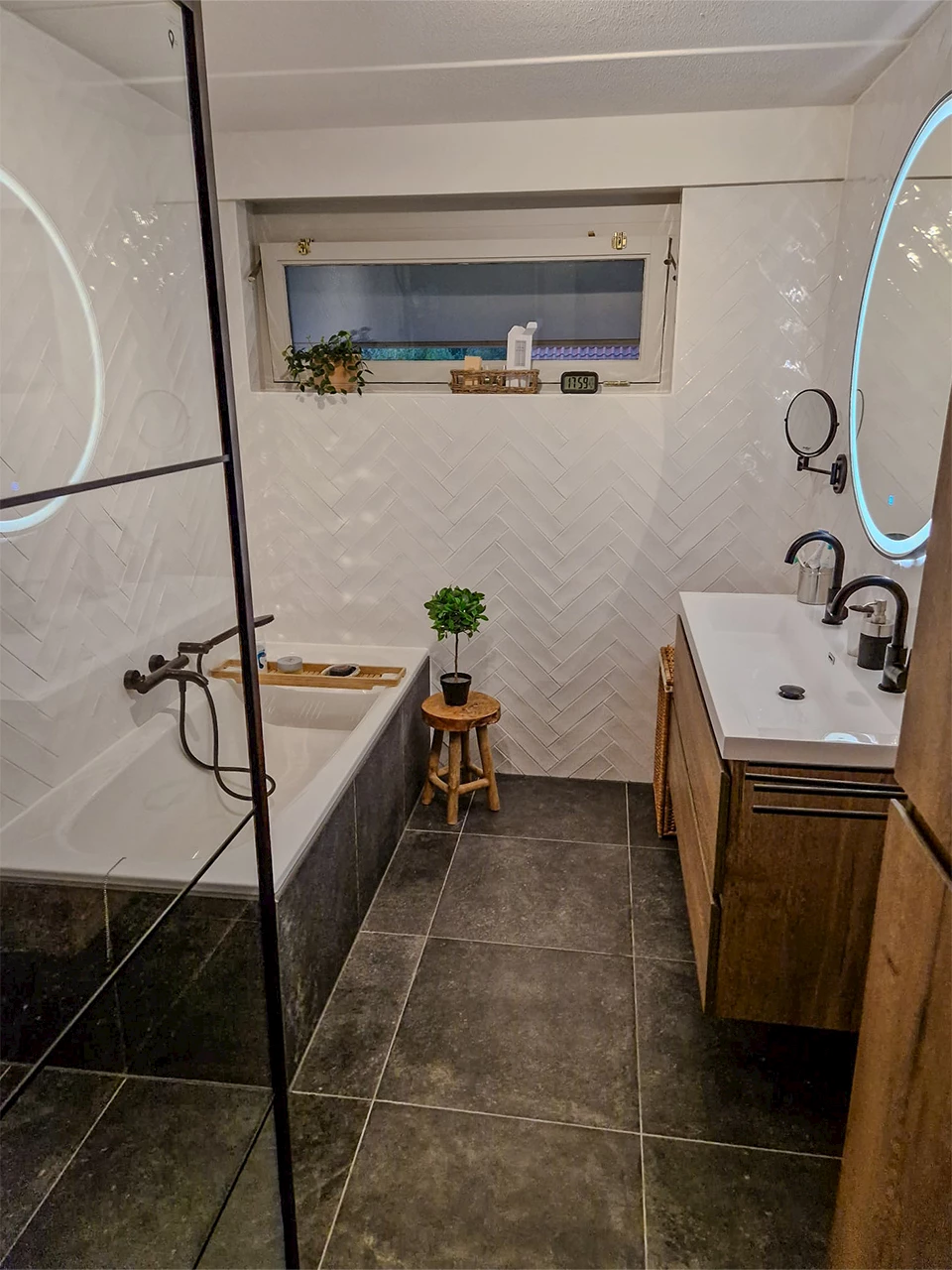 Moderne badkamer met speelse look