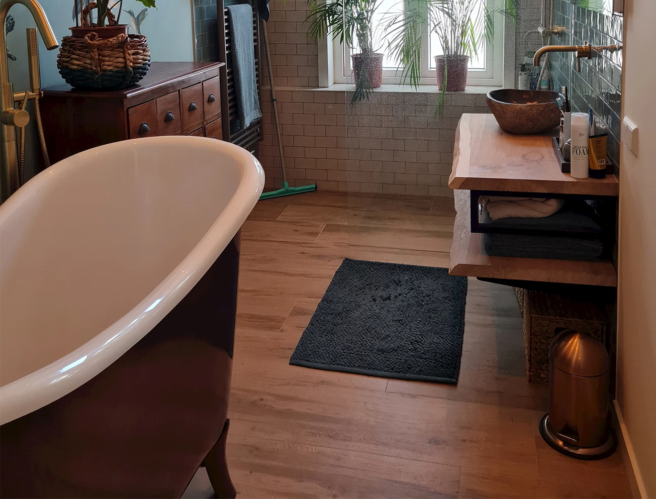 Ligbad klassieke badkamer