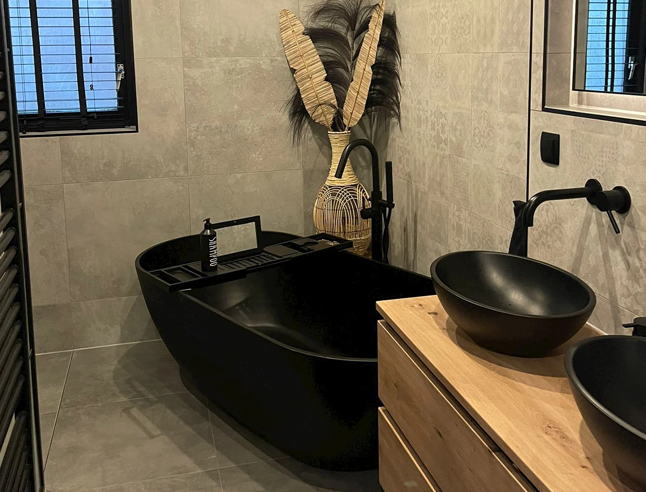 Zwart in de badkamer