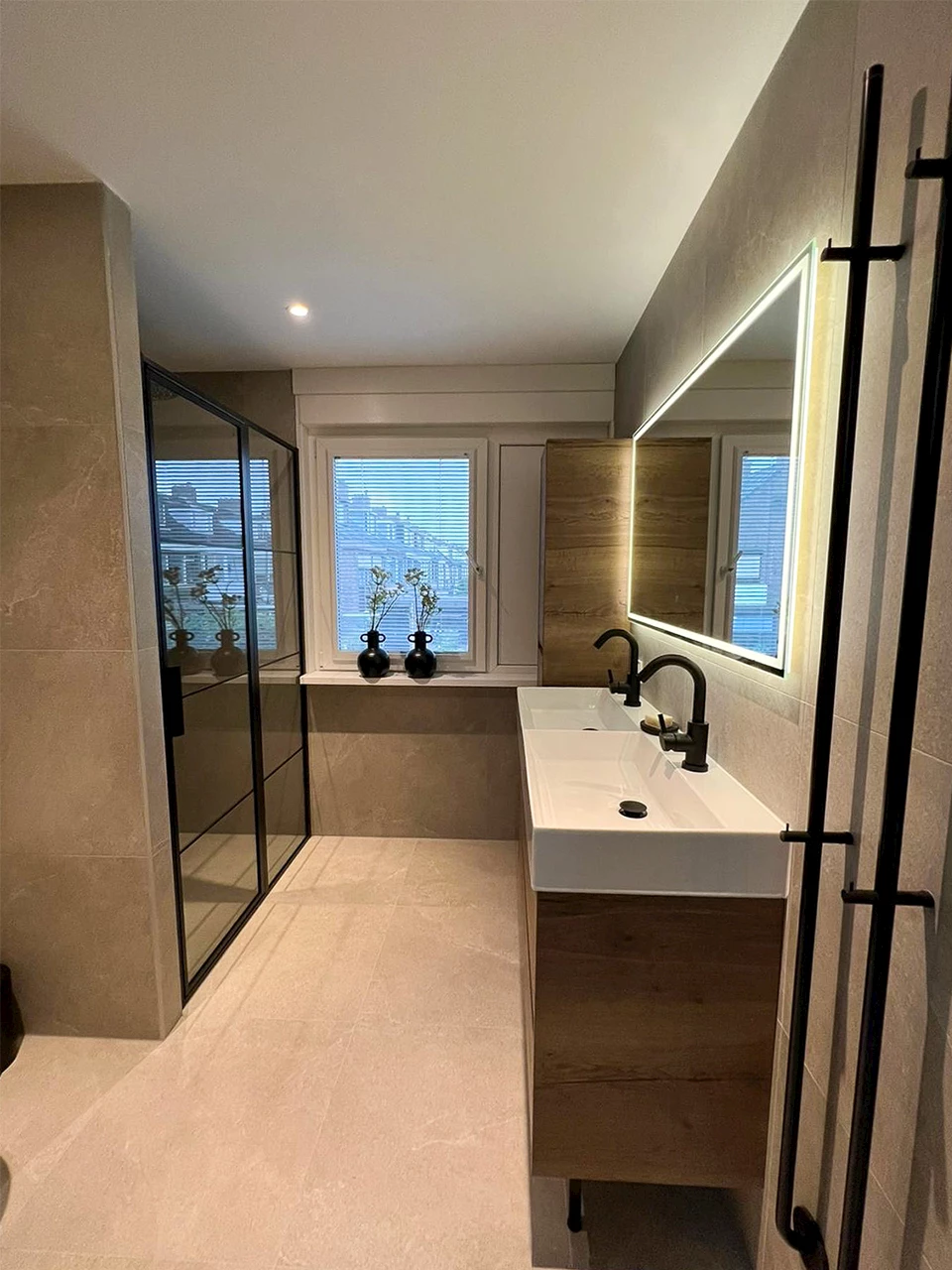 Moderne stijlvolle badkamer familie de Waard