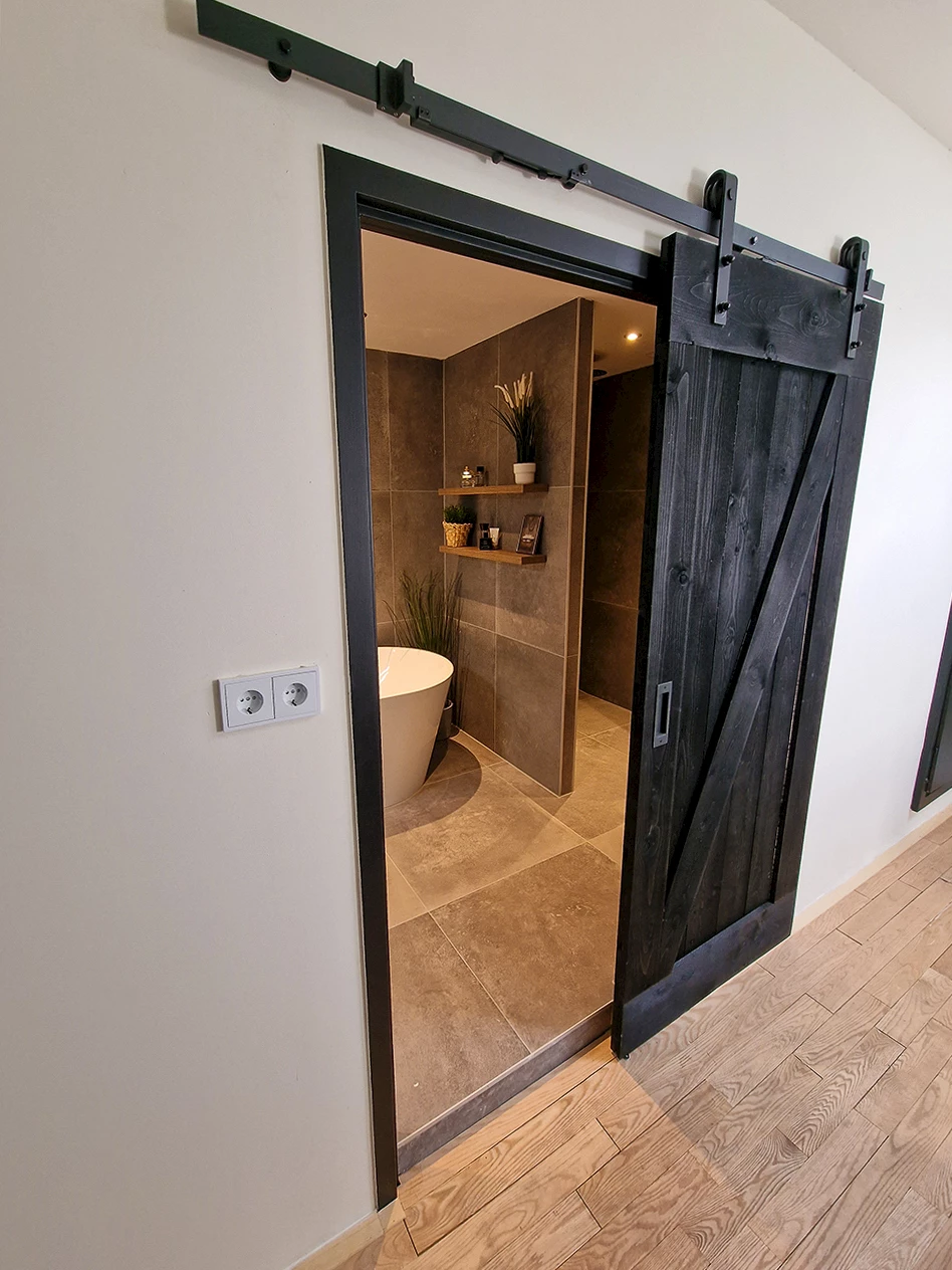 Binnenkijken badkamer