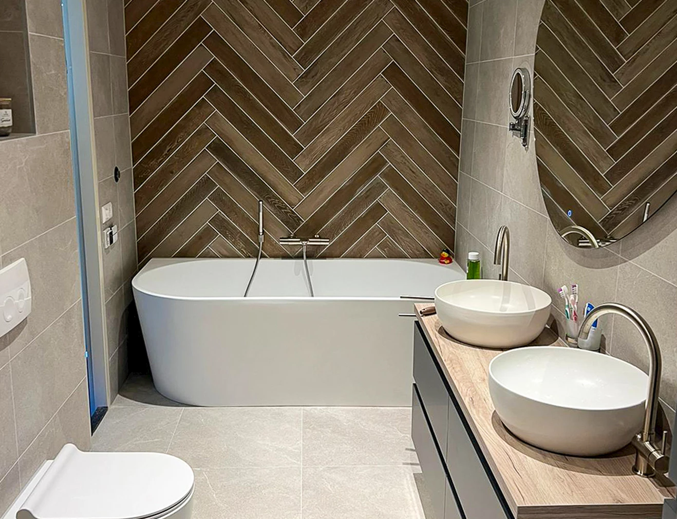 Landelijke badkamer met visgraat tegels