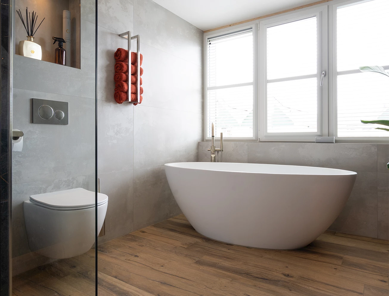 Vrijstaand bad wellness badkamer