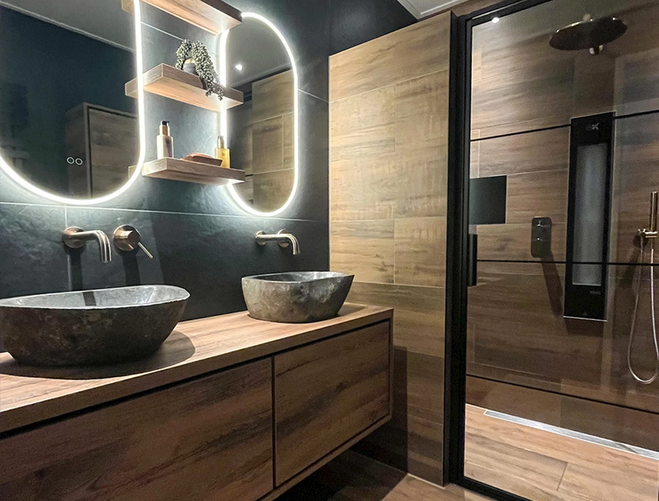 Sfeervolle donkere badkamer