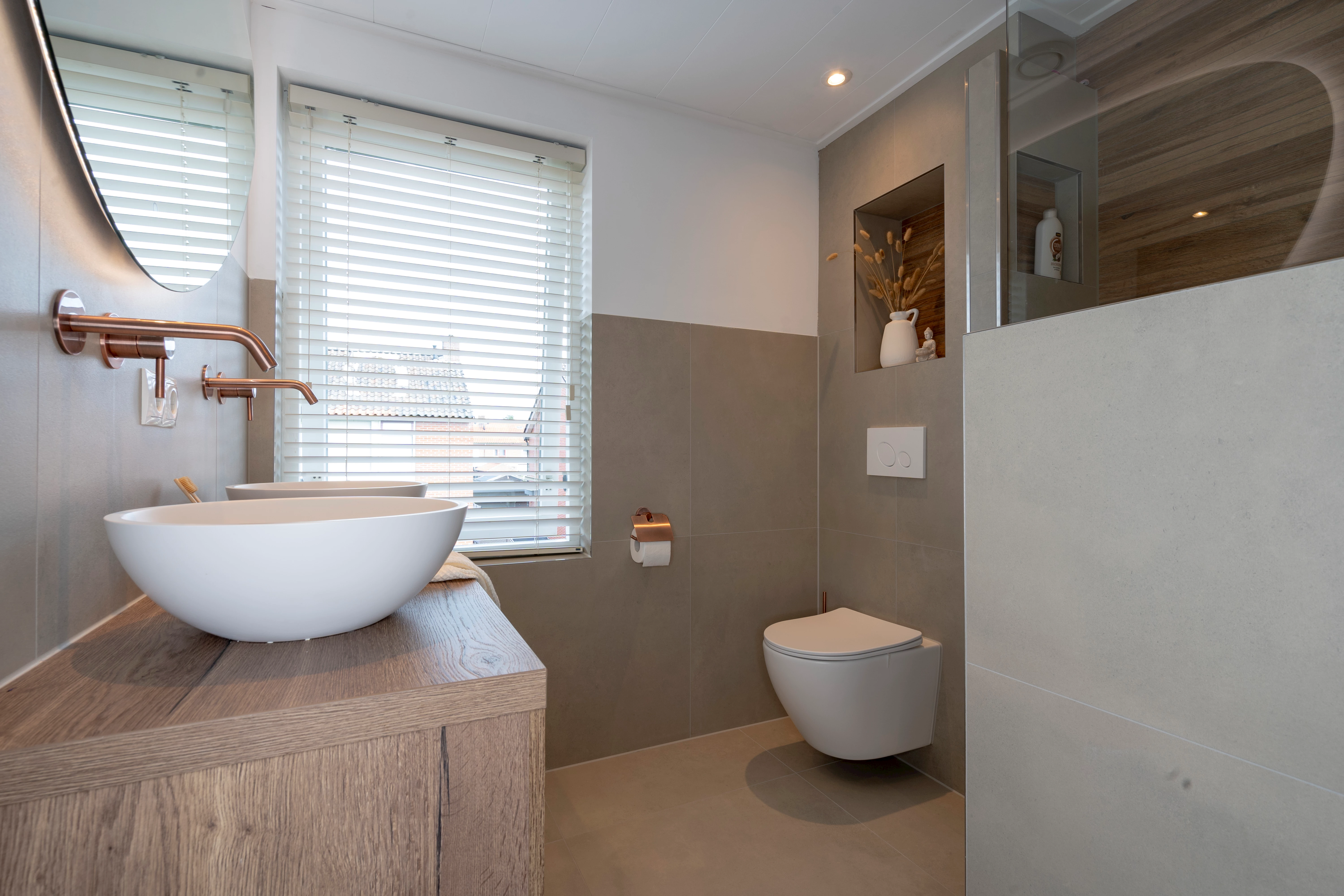 Taupe badkamer tegels