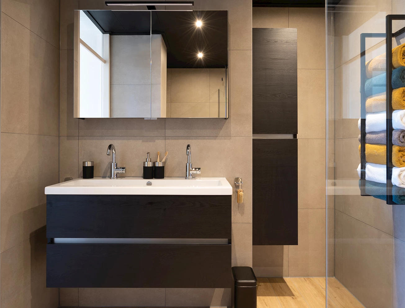 Zwevende meubels kleine badkamer