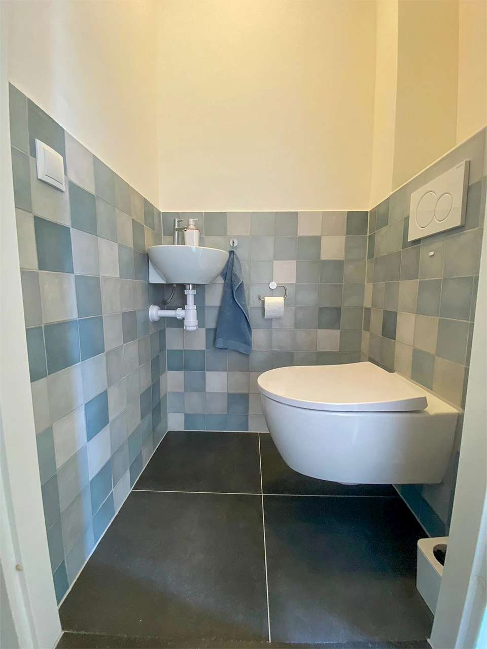 Kleurrijke toiletruimte