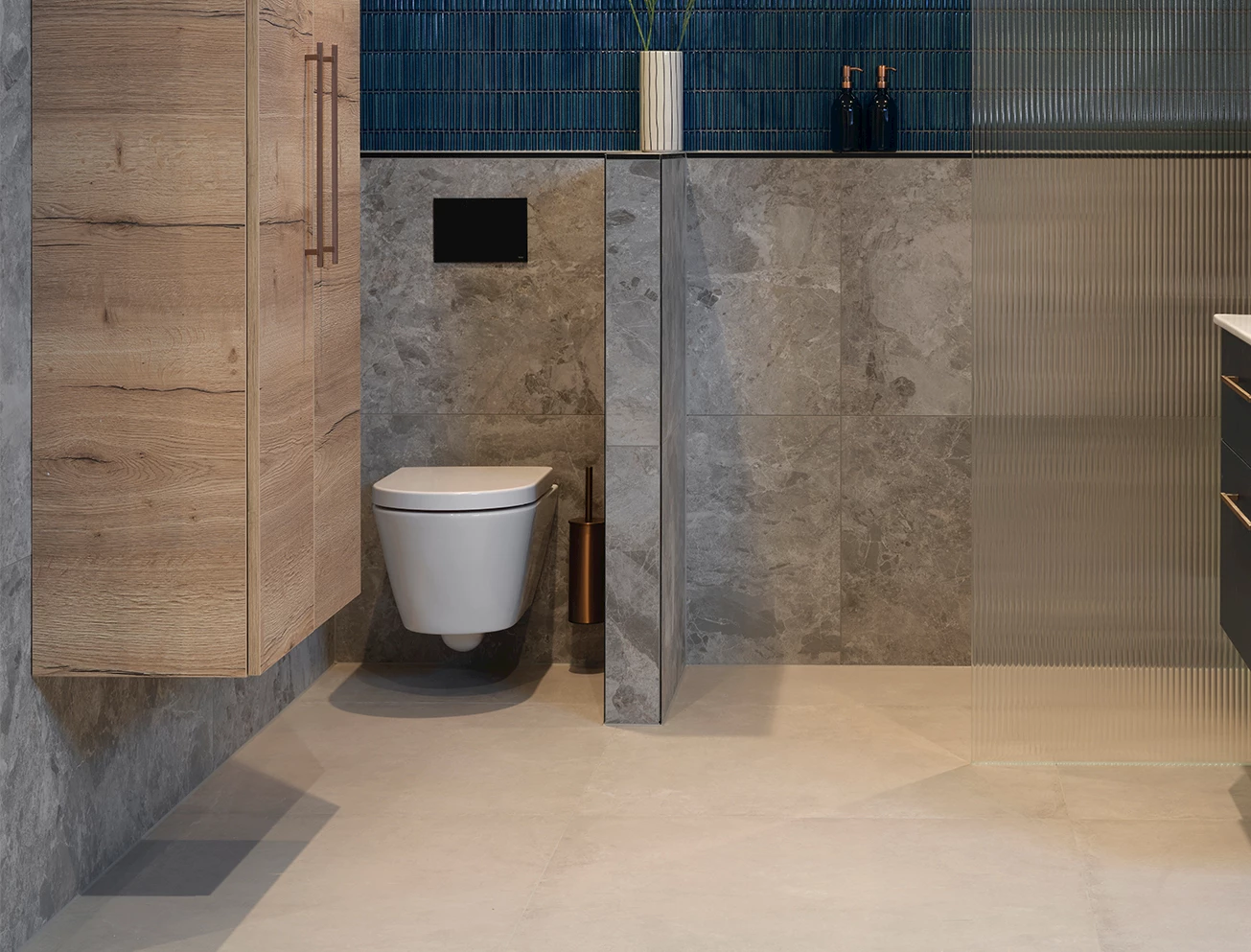 Koperkleurige toilet accessoires