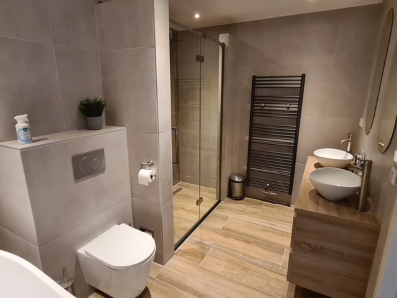 Ton-sur-ton badkamer