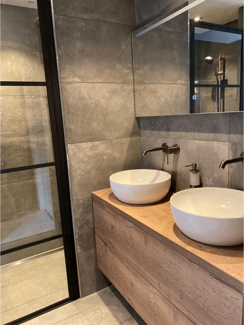 Opgeleverde badkamer familie Gosselink