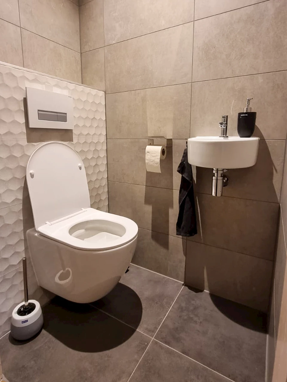 Moderne betonlook toiletruimte